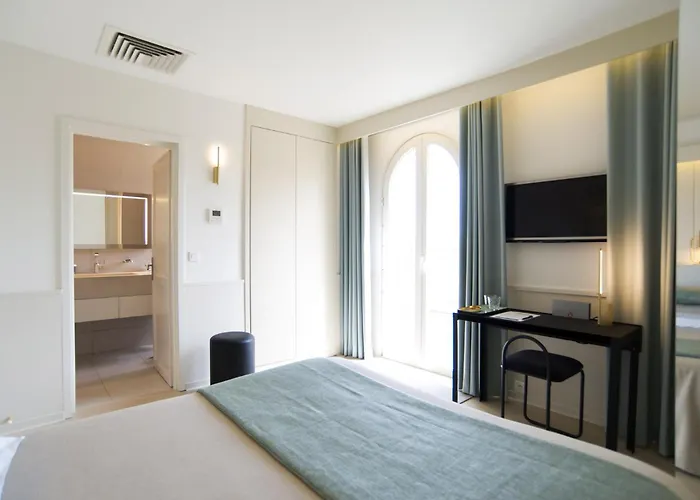 מלון Genovese 4*