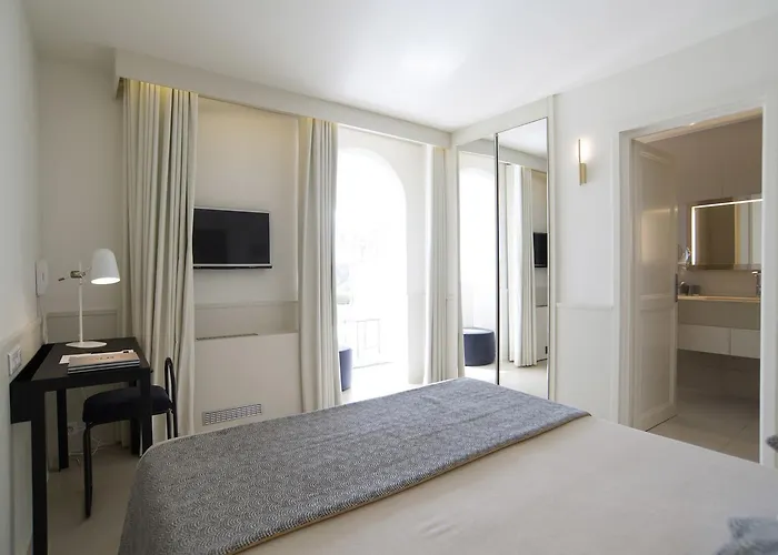 מלון Genovese 4*