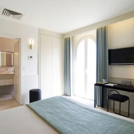 فندق Genovese 4*